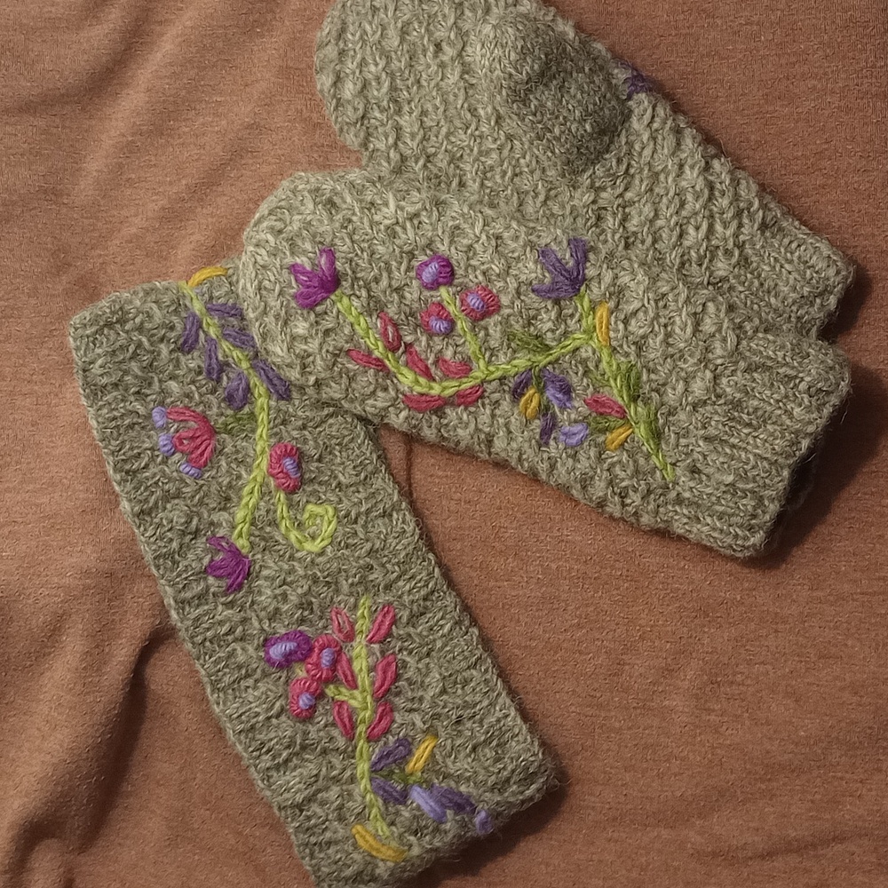 Lost Horizons wool headband/mitten set with floral embroidery. LIKE NEW!!
